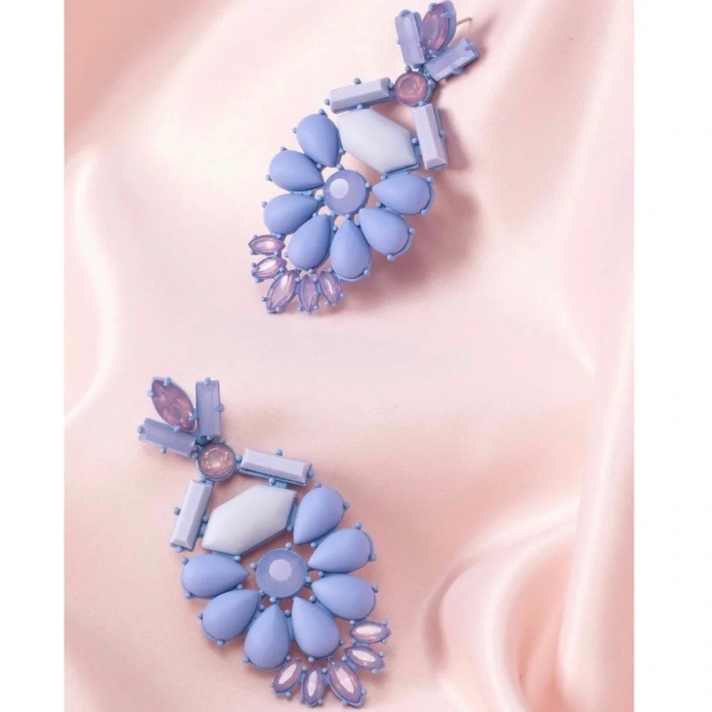 Stella & Dot | Heck Yes!🦄🧞‍♀️Lavender Statement Earrings - Picture 4 of 11